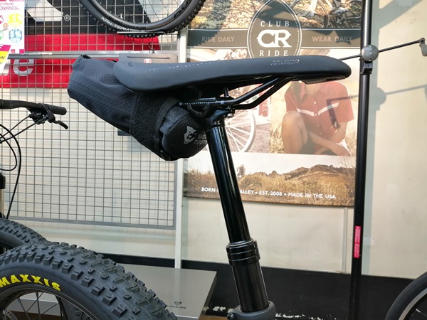 使い勝手抜群の Wolf Tooth ウルフトゥース ロールトップ バッグ入荷いたしました 一条サイクルセンター