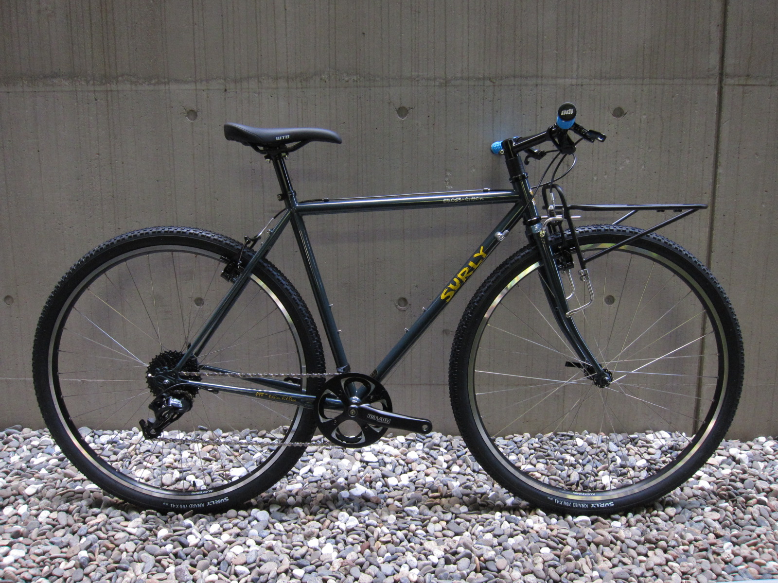 SURLY 24-pack rack サーリー SURLY New 8 and 24 Pack Rack first installation - YouTube