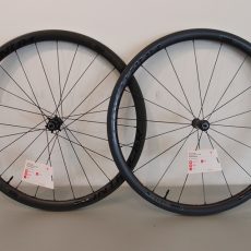 高品質でお手頃価格のカーボンホイールが登場！Bontrager(ボントレガー)   Aeolus Pro 3[アイオロス　プロ 3] クリン…