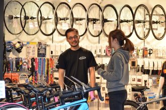 TREK（トレック）のスポーツバイクを専門店で買う5つのメリット。ネット販売との違いは？