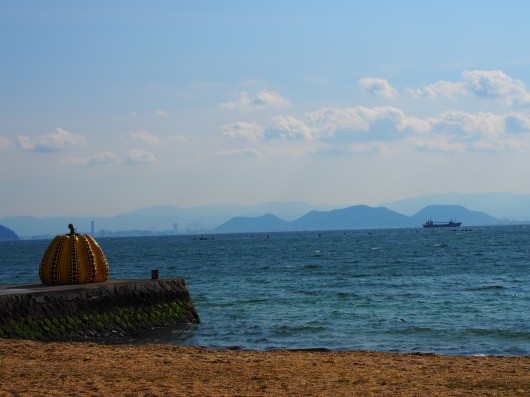 現代アートの島 直島へサイクリングに行ってきました。