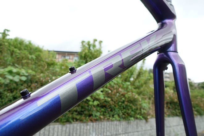 注目の新カラーPurple Flip(パープルフリップ)を採用したTREK（トレック）2019年モデルEmonda ALR （エモンダALR…