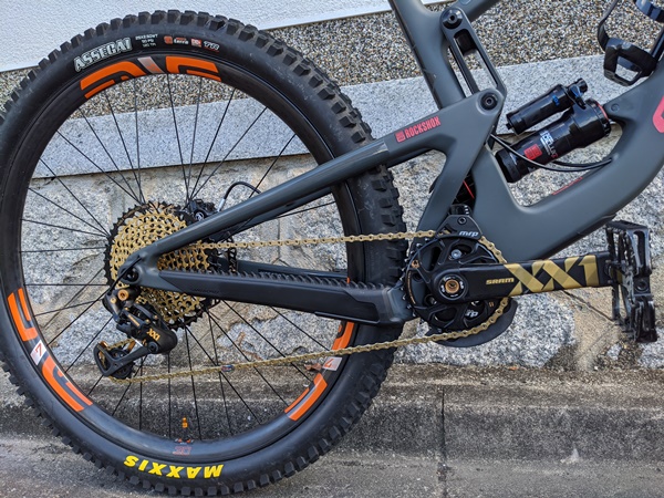 CUSTOM BIKE】SantaCruz Megatower [Sram XX1 × Enve＆Onxy ]
