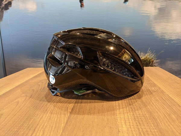 今！一番売れ筋のヘルメット、Bontrager Starvos WaveCel Asia Fit Helmet