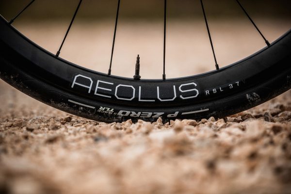 Trek Segafredoの選手たちも愛用。Pirelli（ピレリ）タイヤがボントレガーより販売開始！