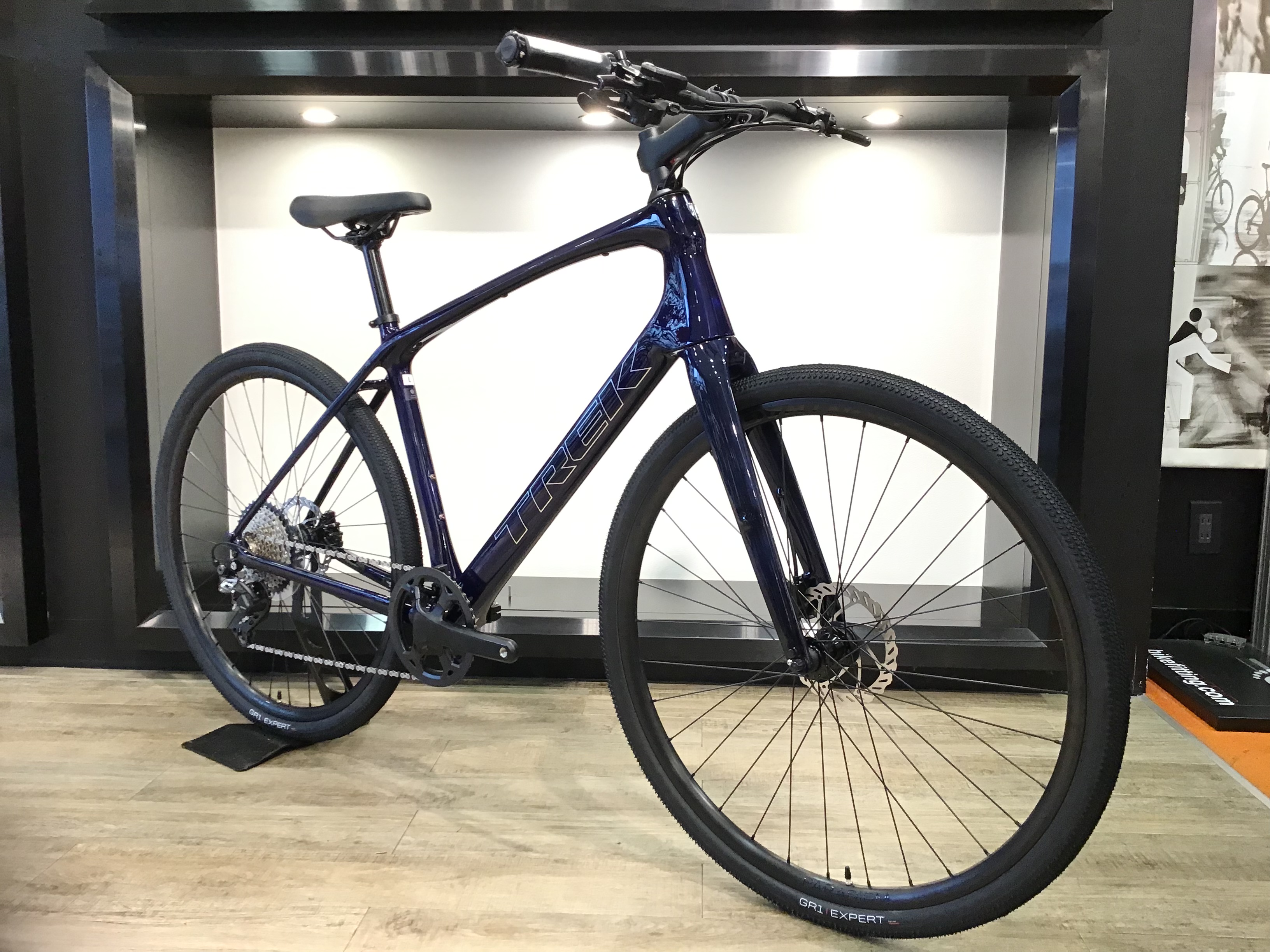 TREK(トレック)FX sport5 カーボンフレーム 現地引渡し希望-