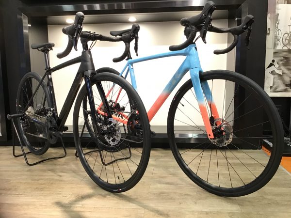 今なら2色同時に実車を見れます！『EMONDA ALR5 DISC』