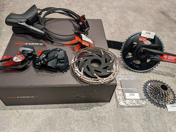 1セット限りのお買い得品、SRAM「Force eTap AXS HRD Groupset」いかがでしょうか。