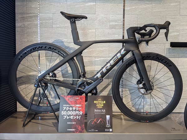 一条吹田店にも期間限定のお買い得車種、「MADONE SLR 7」ございます。52cm即納可能です！