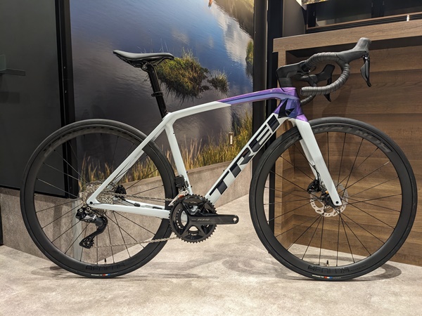 2024年モデル【Madone SL 6 Gen 7】【Emonda SL6】店頭在庫で同時入荷致しました。