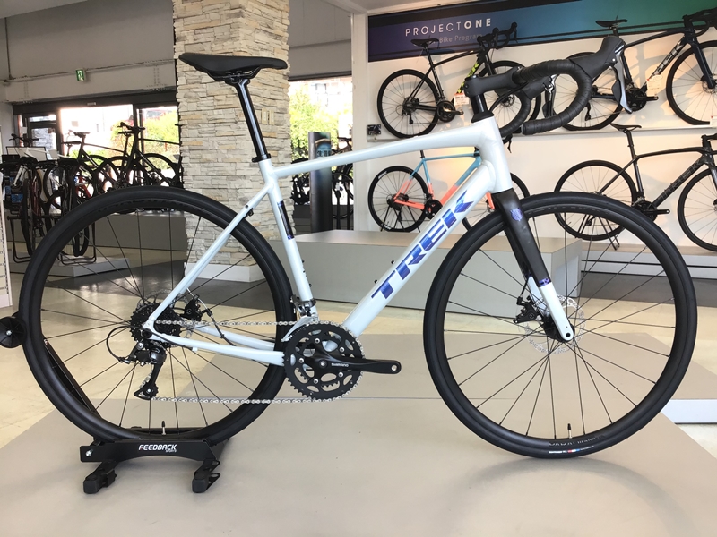 2024 TREK DOMANE AL2 Plasma Grey Pearl