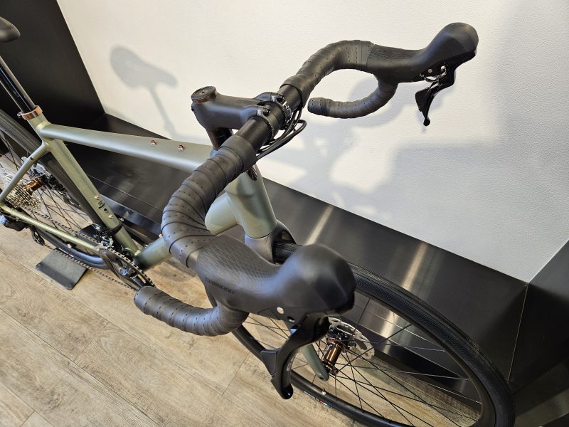 2024 TREK DOMANE AL5 ドロップハンドル