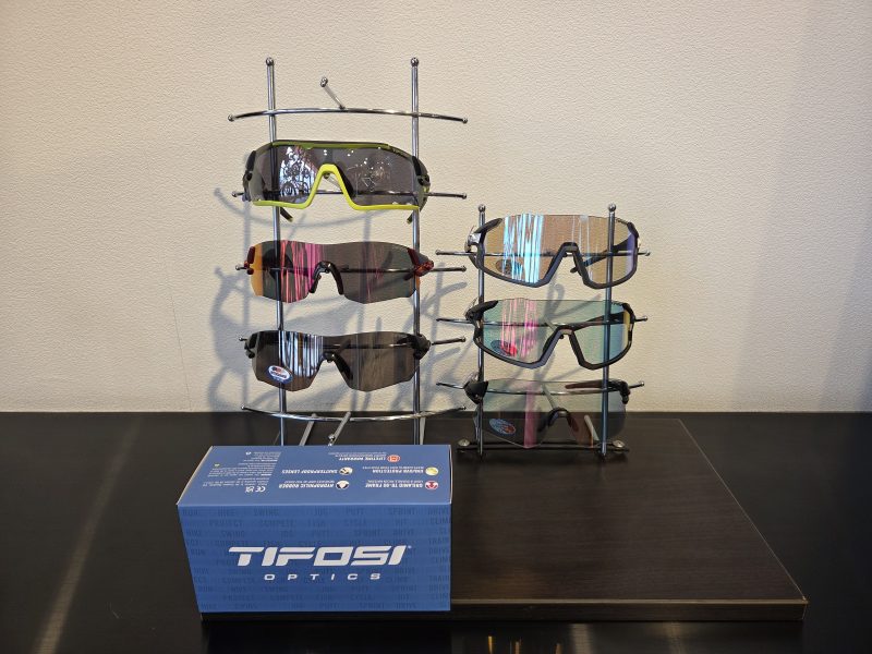 紫外線から目を保護する自転車用サングラス『 TIFOSI』販売中！