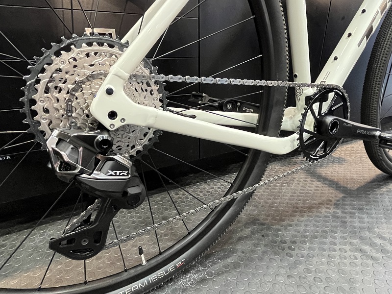 TREK CheckPoint ALR5を話題の最新パーツでグレードアップ。