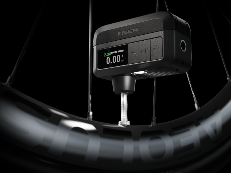 パンクなどのトラブルに！小型電動ポンプがトレックから登場！【TREK Air Rush】