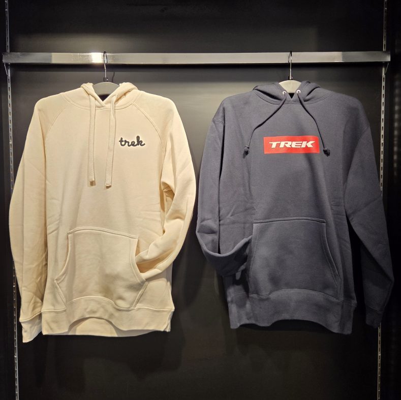 【TREKアパレル】冬の定番！オリジナルフリースパーカーは普段着にもクリスマスプレゼントにも最適！